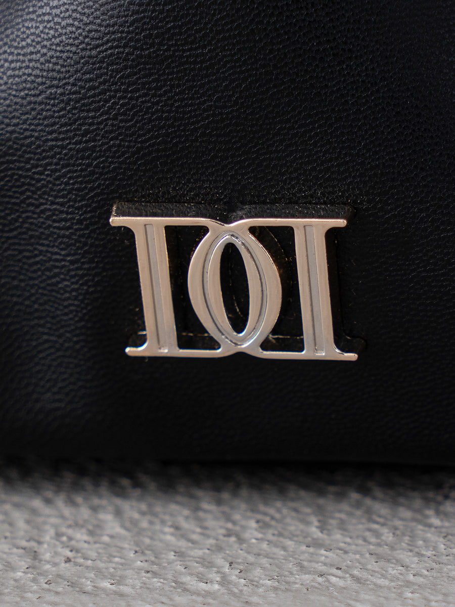 サイズ：FREE　カラー：BLK