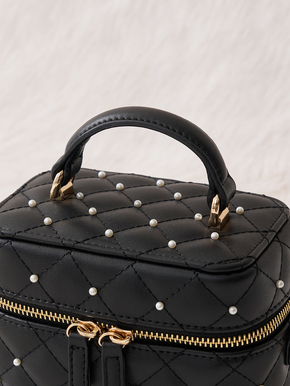 Darich ダーリッチ キルティングスクエアミニバッグ BLK ゴールド darich ダーリッチ キルティングスクエアミニバッグ BLK