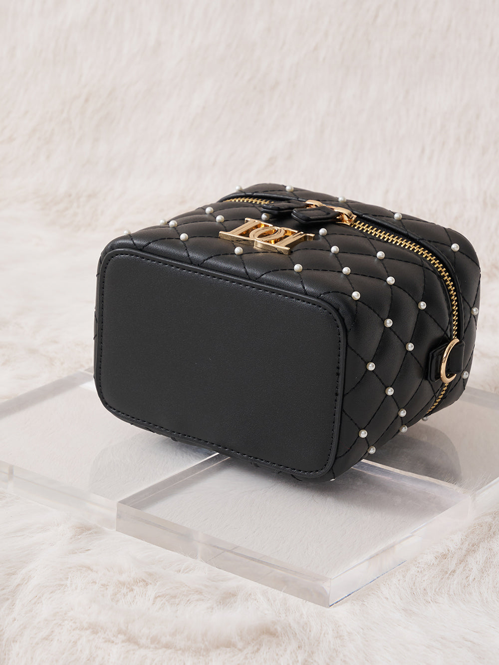 Darich ダーリッチ 【ゴールドパーツ】キルティングスクエアミニバッグBLK ゴールドパーツ】キルティングスクエアミニバッグ – Darich (ダーリッチ)