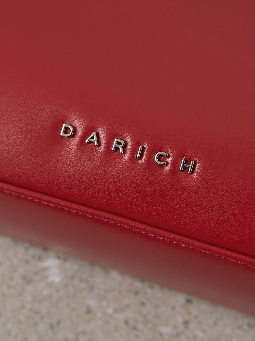 サイズ：FREE　カラー：RED