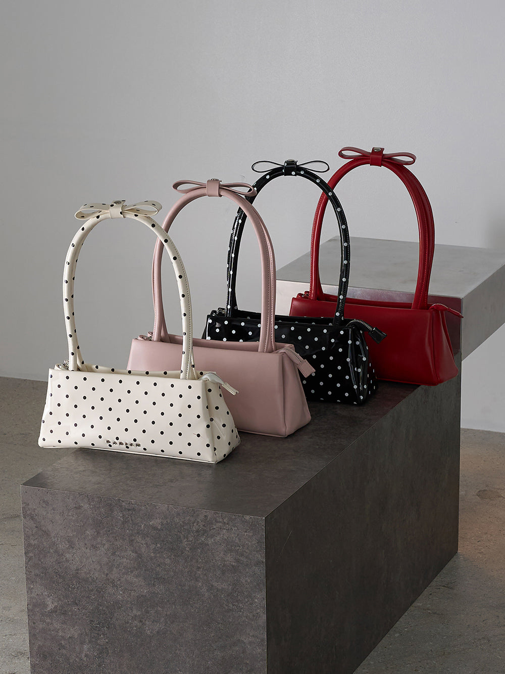 ミニマルハンドバッグ