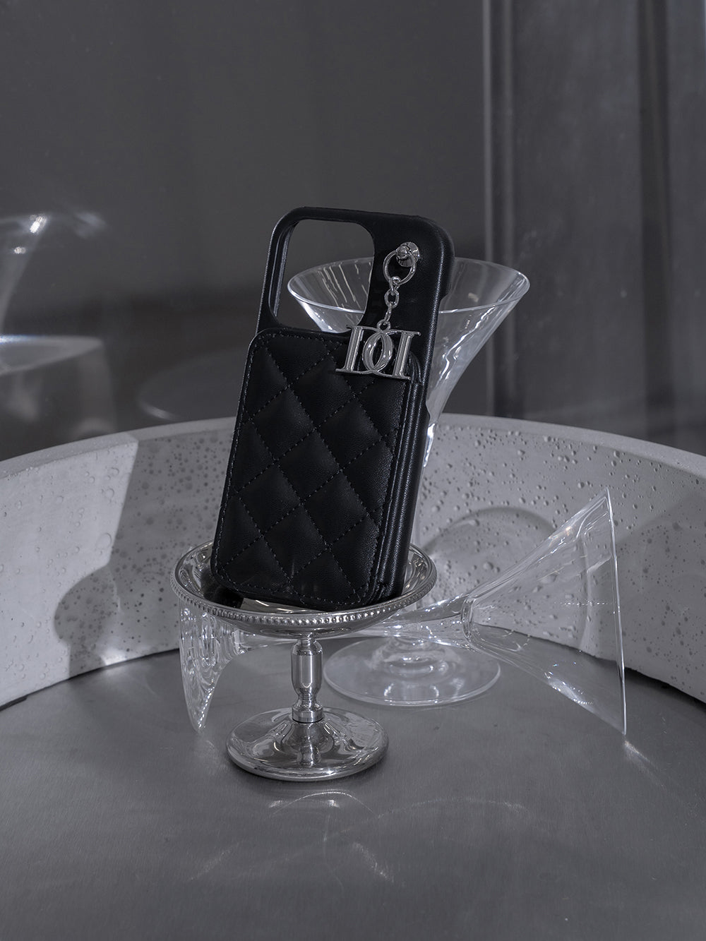 サイズ：15pro　カラー：BLK