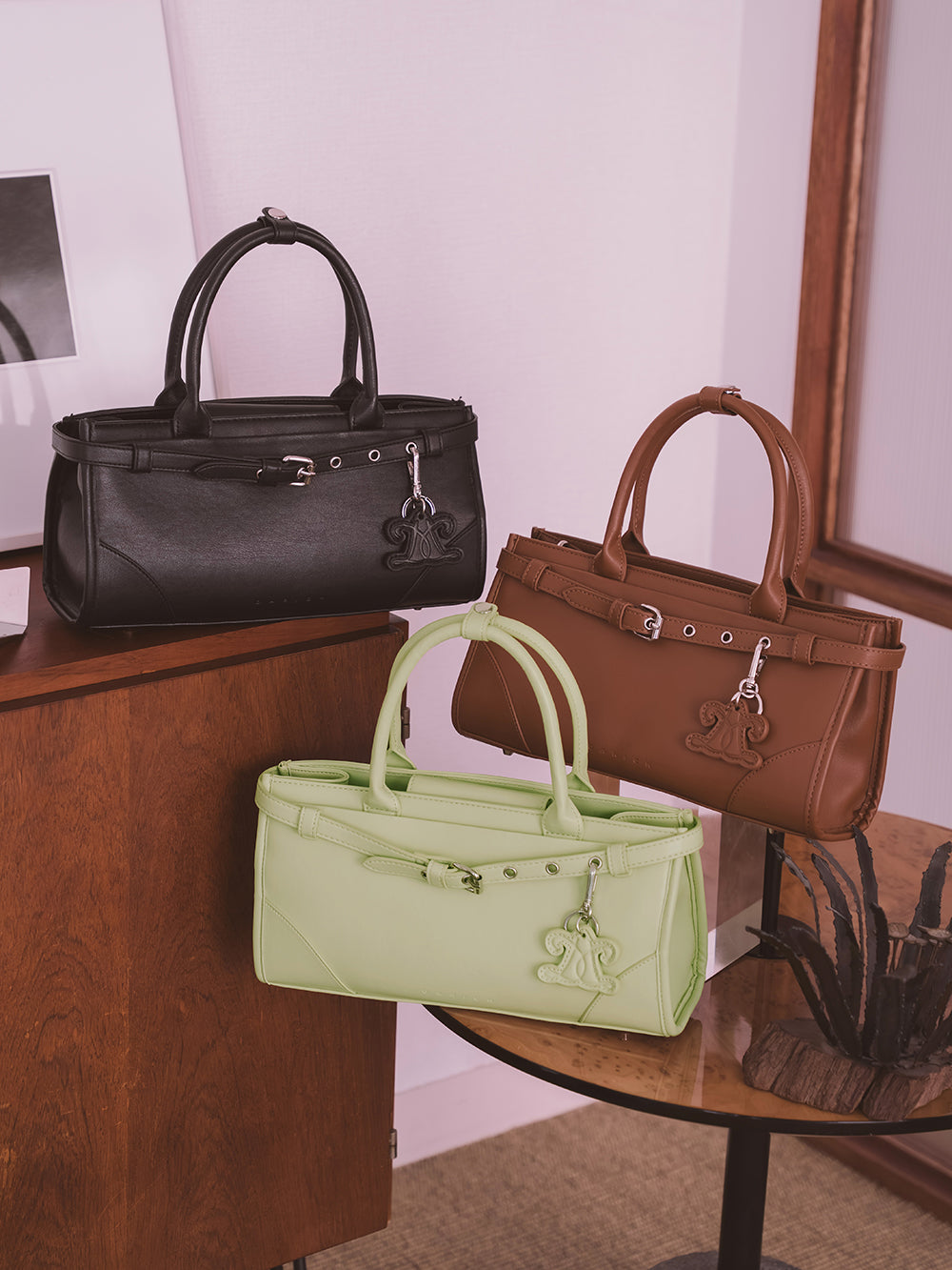 ベルトデザインロングハンドバッグ