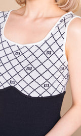 モデル：160cm（着用サイズ：FREE　着用カラー：BLK）