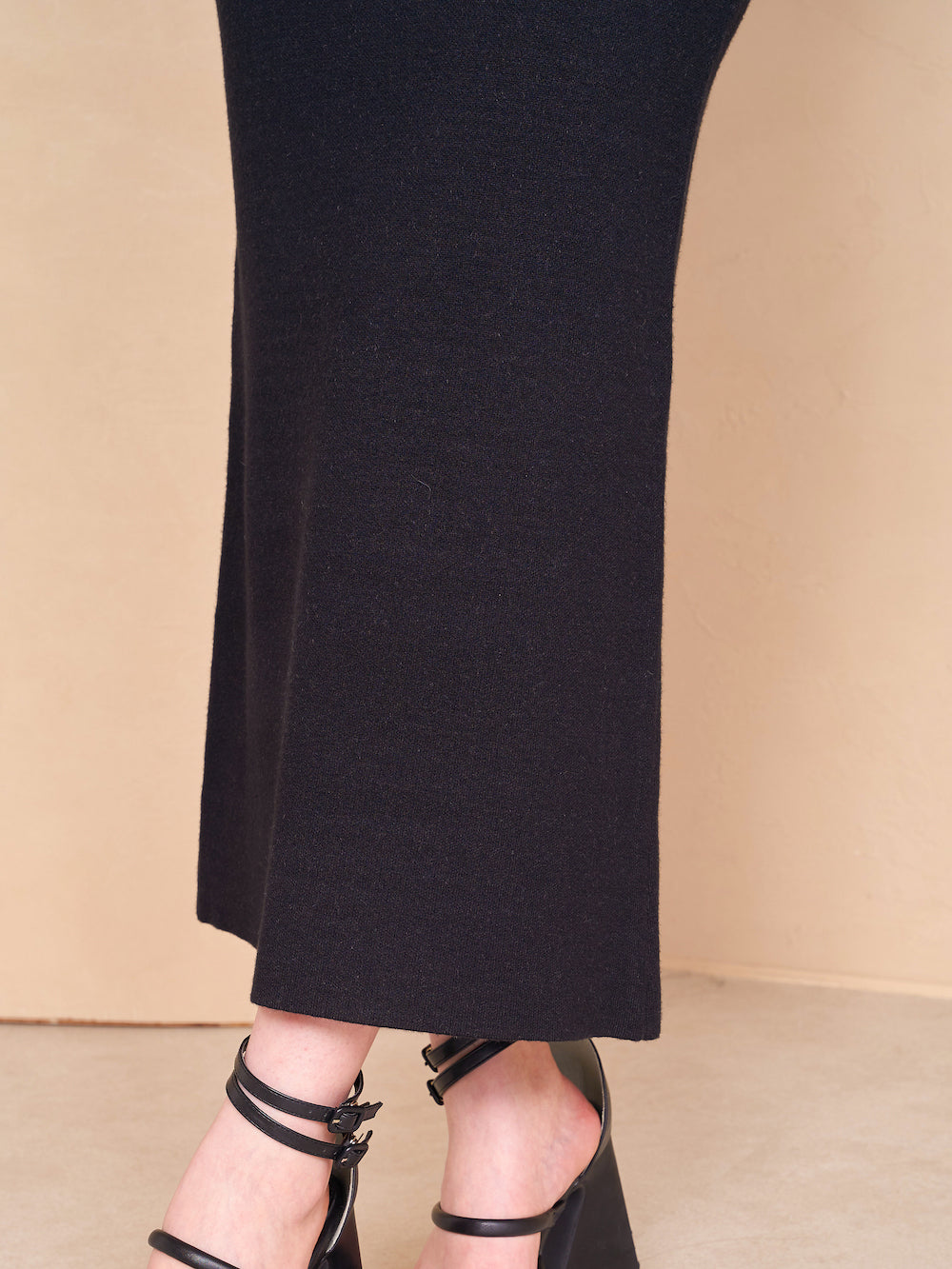 モデル：160cm（着用サイズ：FREE　着用カラー：BLK）