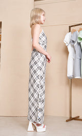 モデル：160cm（着用サイズ：FREE　着用カラー：IVO）