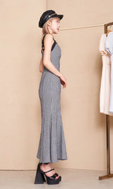 モデル：160cm（着用サイズ：FREE　着用カラー：BLK）