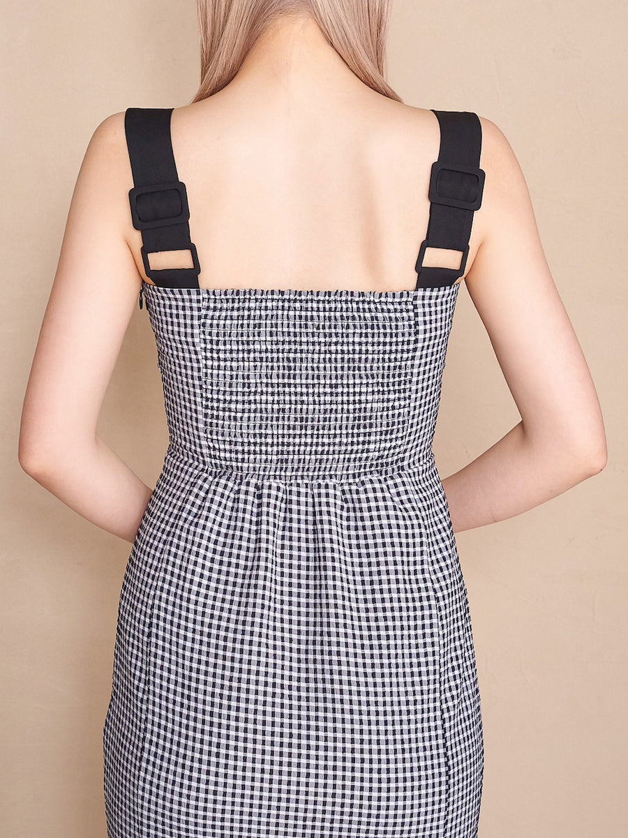 モデル：160cm（着用サイズ：FREE　着用カラー：BLK）