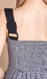 モデル：160cm（着用サイズ：FREE　着用カラー：BLK）