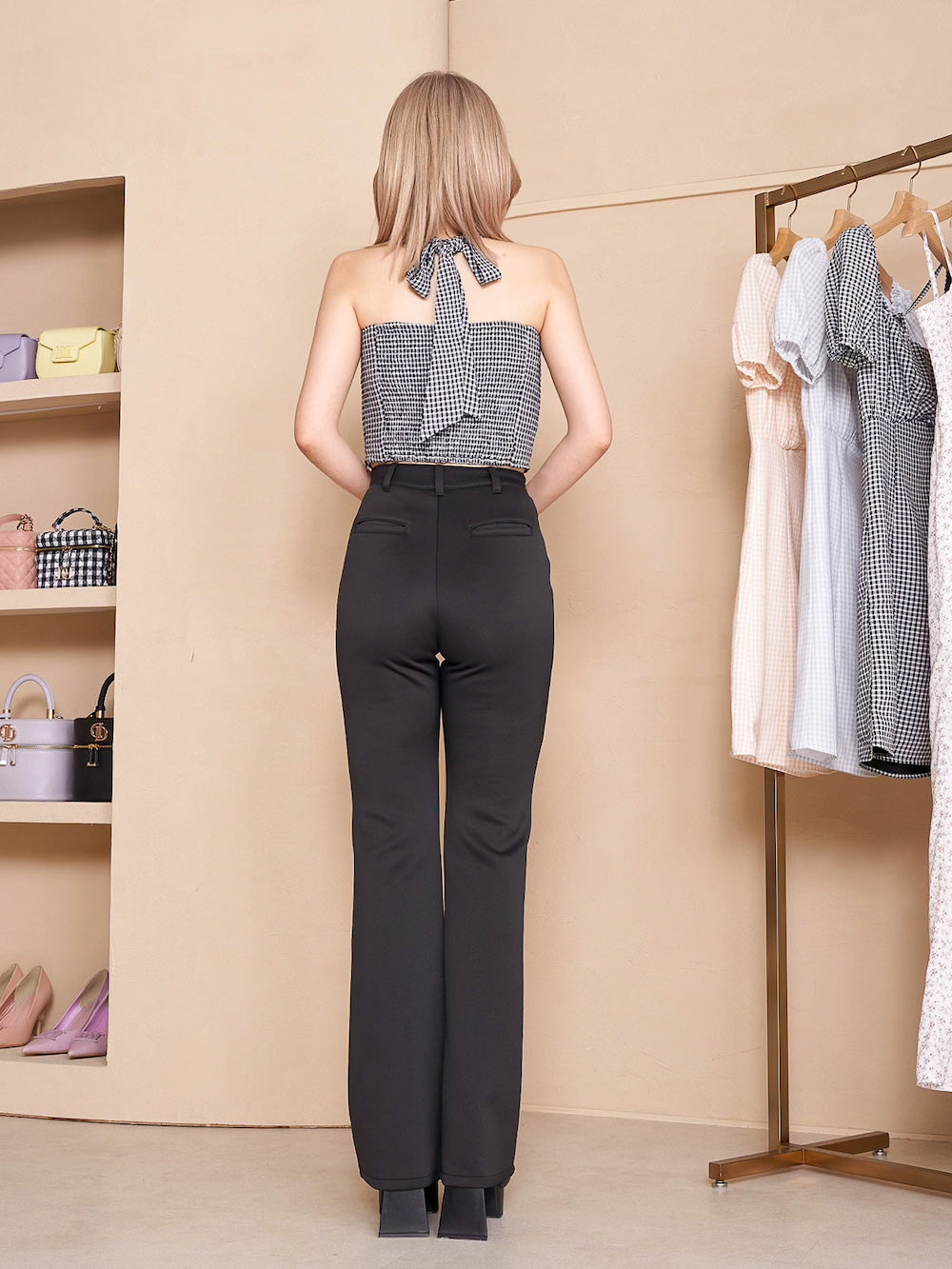 モデル：160cm（着用サイズ：FREE　着用カラー：BLK）