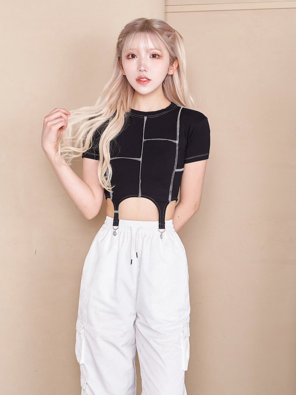 DモチーフクロップドTシャツ - blk
