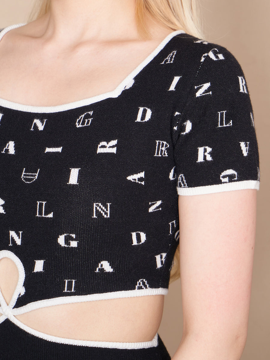 モデル：160cm（着用サイズ：FREE　着用カラー：BLK）