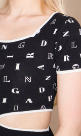 モデル：160cm（着用サイズ：FREE　着用カラー：BLK）