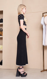 モデル：160cm（着用サイズ：FREE　着用カラー：BLK）