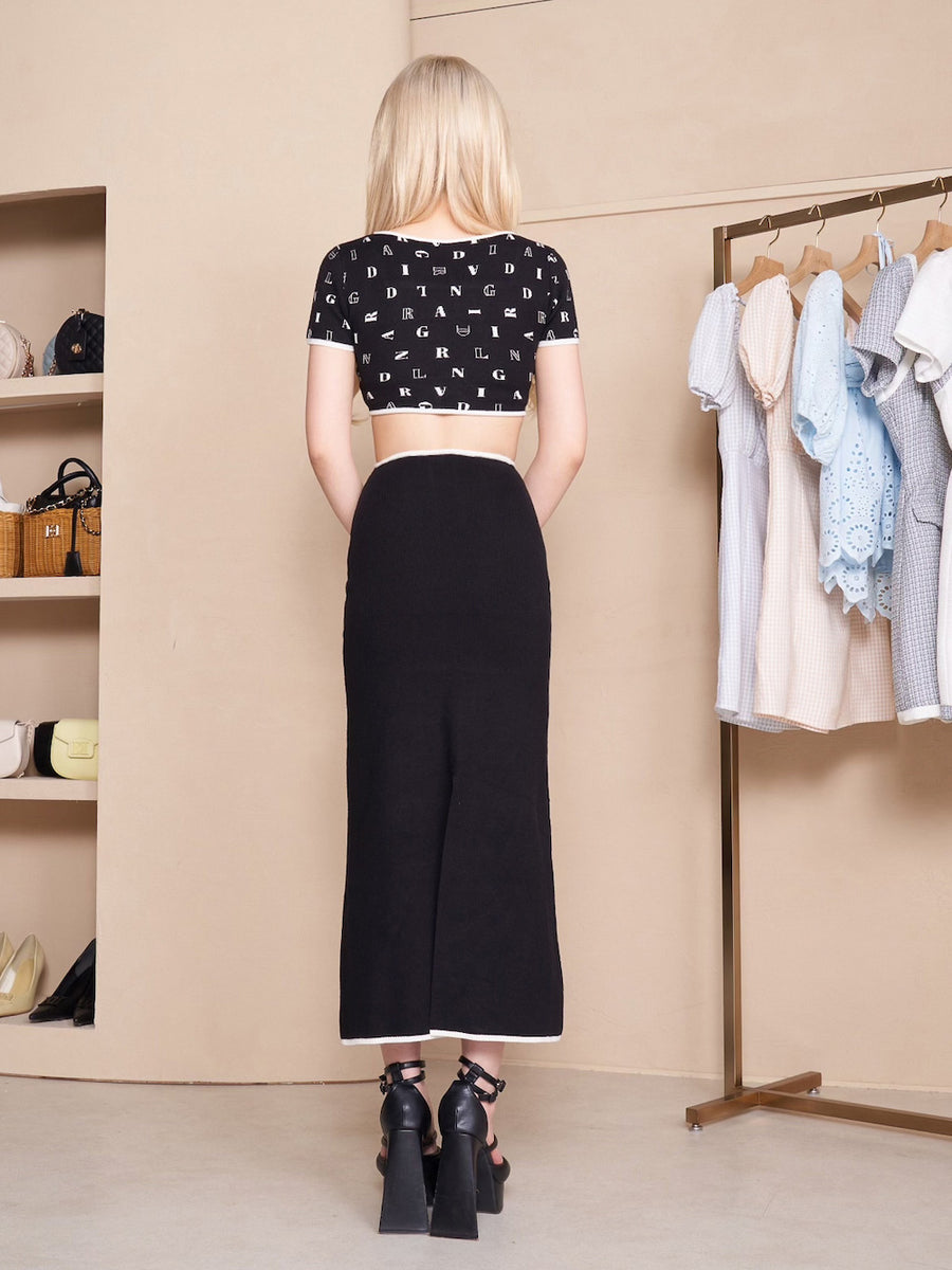 モデル：160cm（着用サイズ：FREE　着用カラー：BLK）