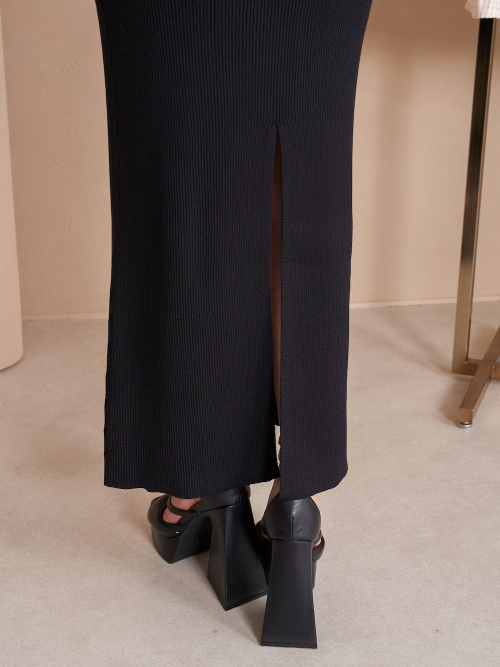 モデル：160cm（着用サイズ：FREE　着用カラー：BLK）