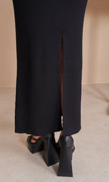 モデル：160cm（着用サイズ：FREE　着用カラー：BLK）