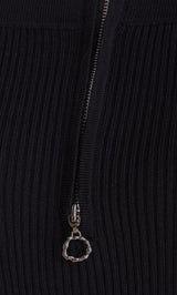 モデル：160cm（着用サイズ：FREE　着用カラー：BLK）