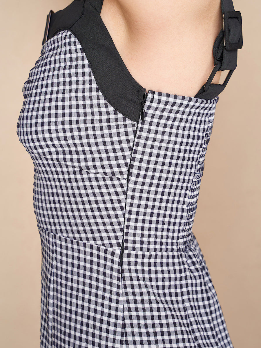 モデル：160cm（着用サイズ：FREE　着用カラー：BLK）