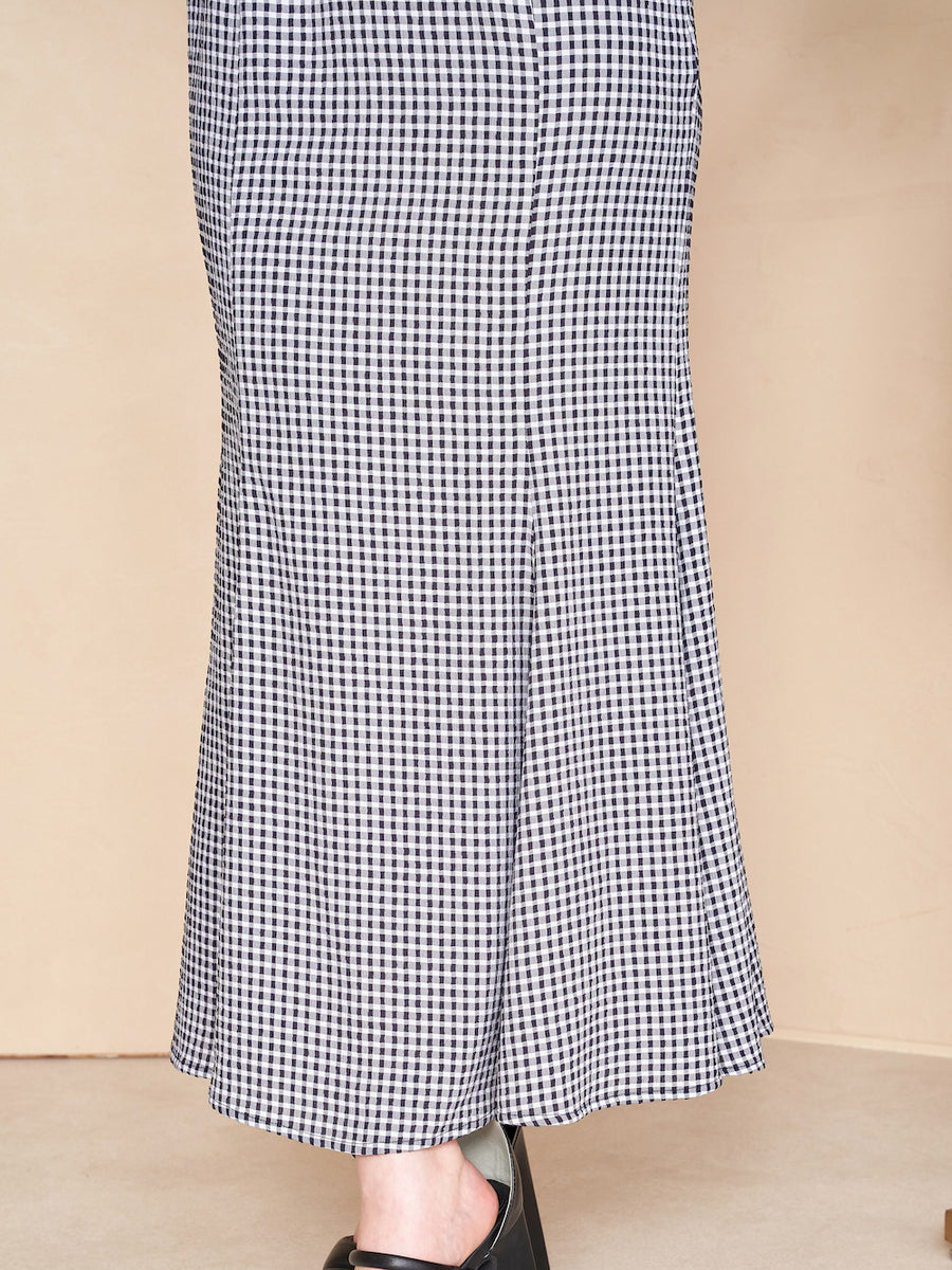 モデル：160cm（着用サイズ：FREE　着用カラー：BLK）