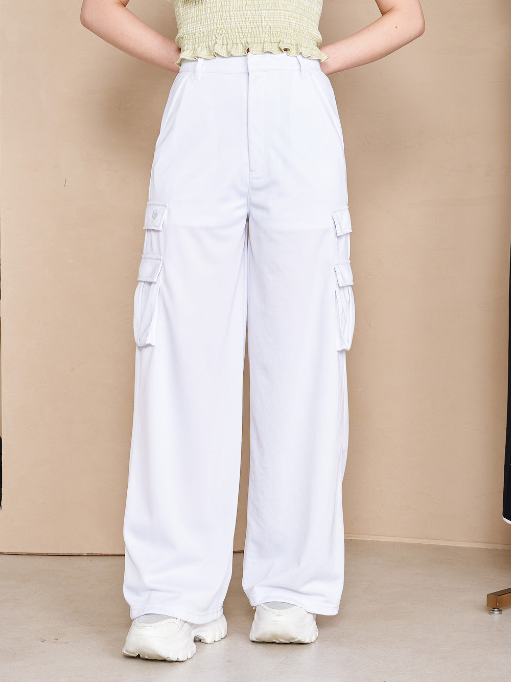 モデル：160cm（着用サイズ：FREE　着用カラー：WHT）