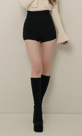 モデル：163cm（着用サイズ：FREE　着用カラー：BLK）