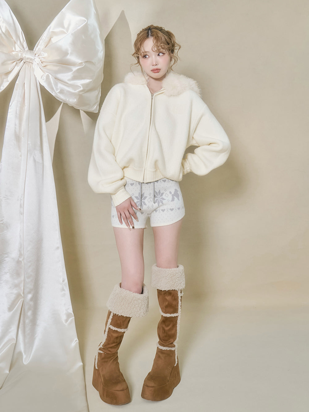 モデル：163cm（着用サイズ：FREE　着用カラー：IVO）