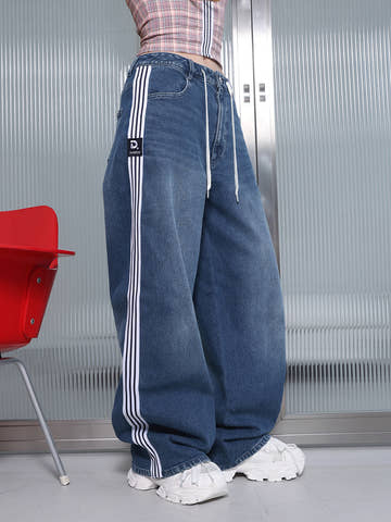 モデル：163cm（着用サイズ：S　着用カラー：BLU）