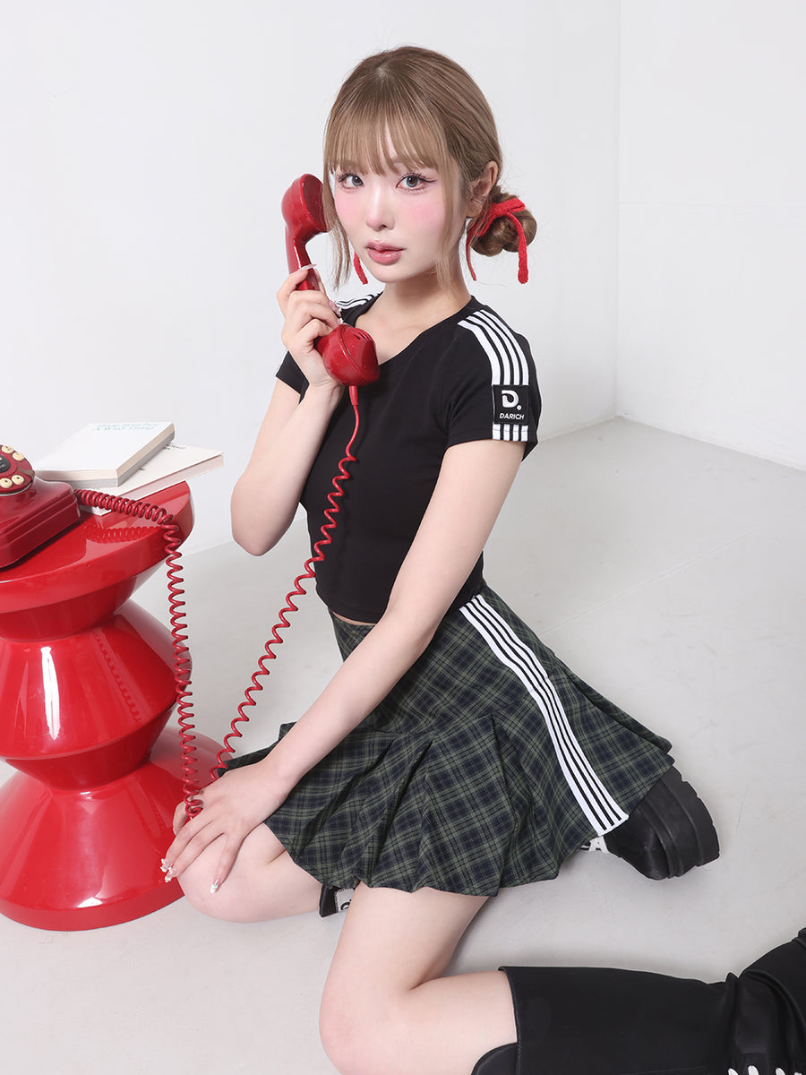 モデル：163cm（着用サイズ：FREE　着用カラー：BLK）