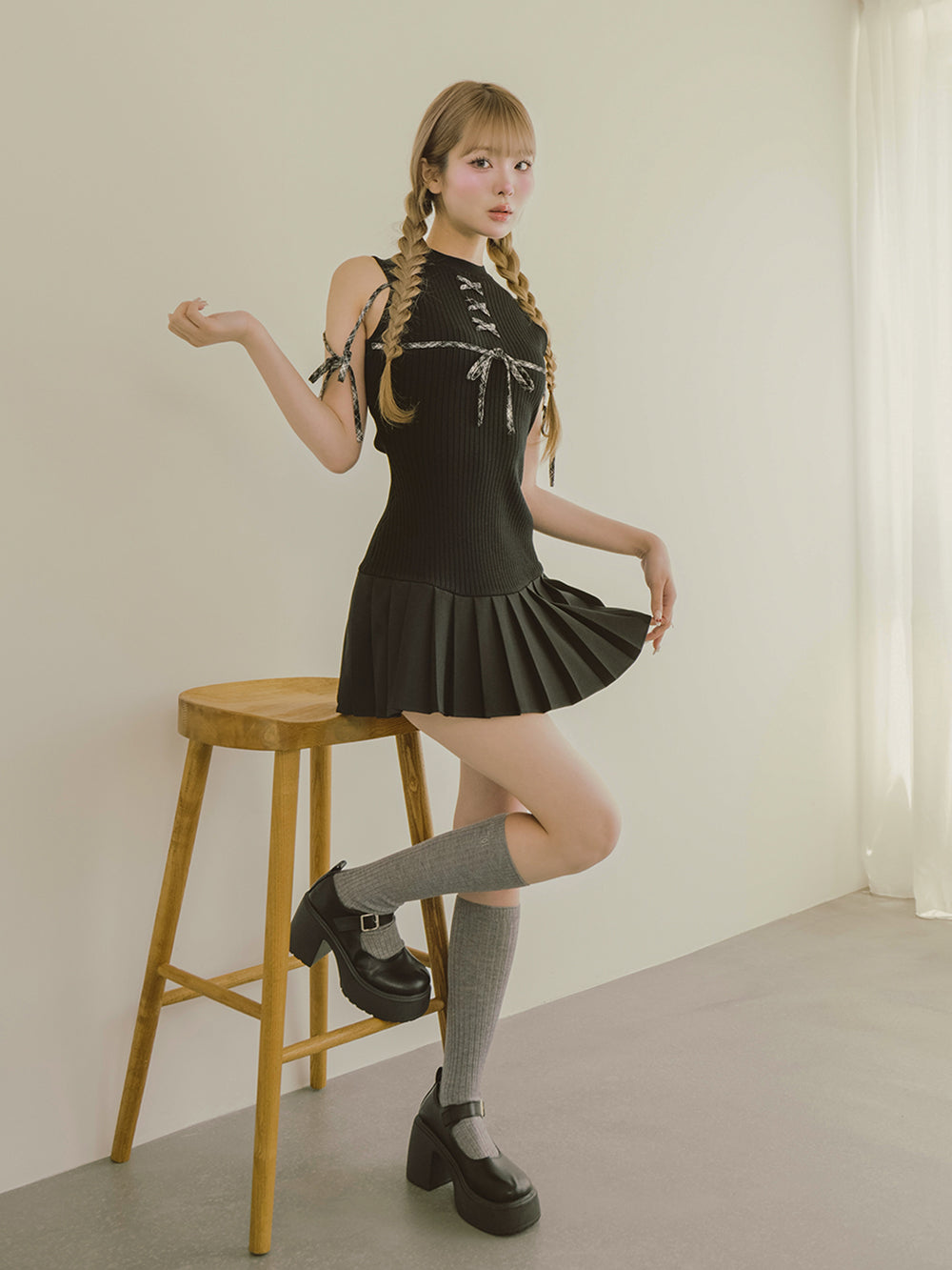 モデル：163cm（着用サイズ：FREE　着用カラー：BLK）
