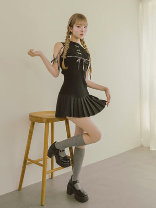 モデル：163cm（着用サイズ：FREE　着用カラー：BLK）
