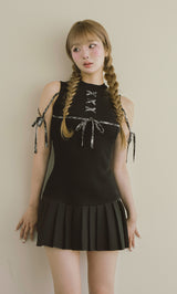 モデル：163cm（着用サイズ：FREE　着用カラー：BLK）