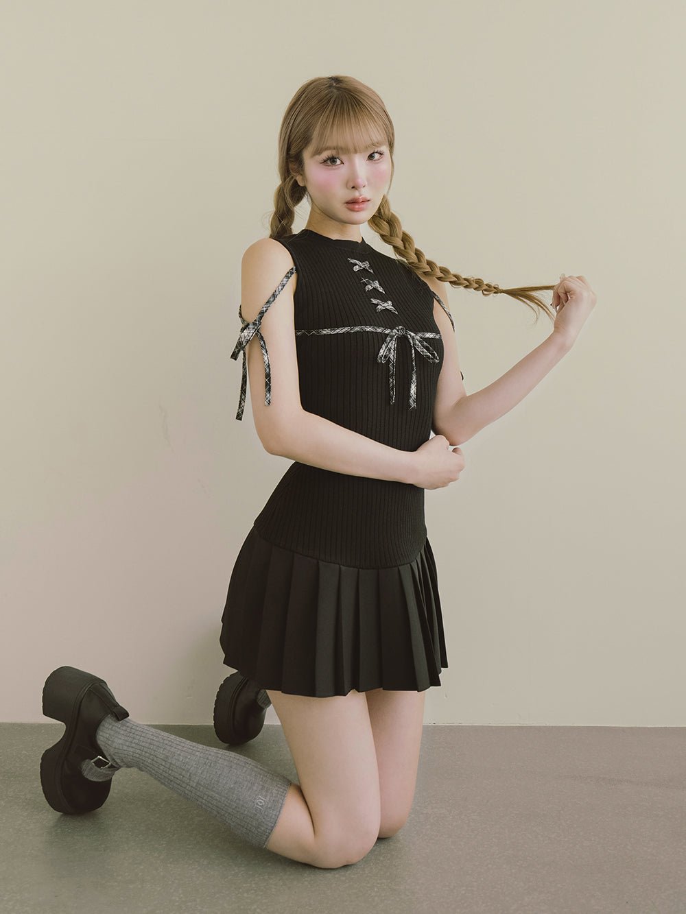 モデル：163cm（着用サイズ：FREE　着用カラー：BLK）
