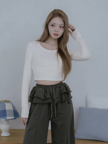 モデル：163cm（着用サイズ：FREE　着用カラー：IVO）