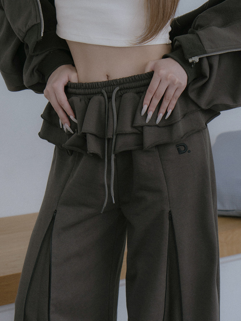 モデル：163cm（着用サイズ：FREE　着用カラー：C-GRY）