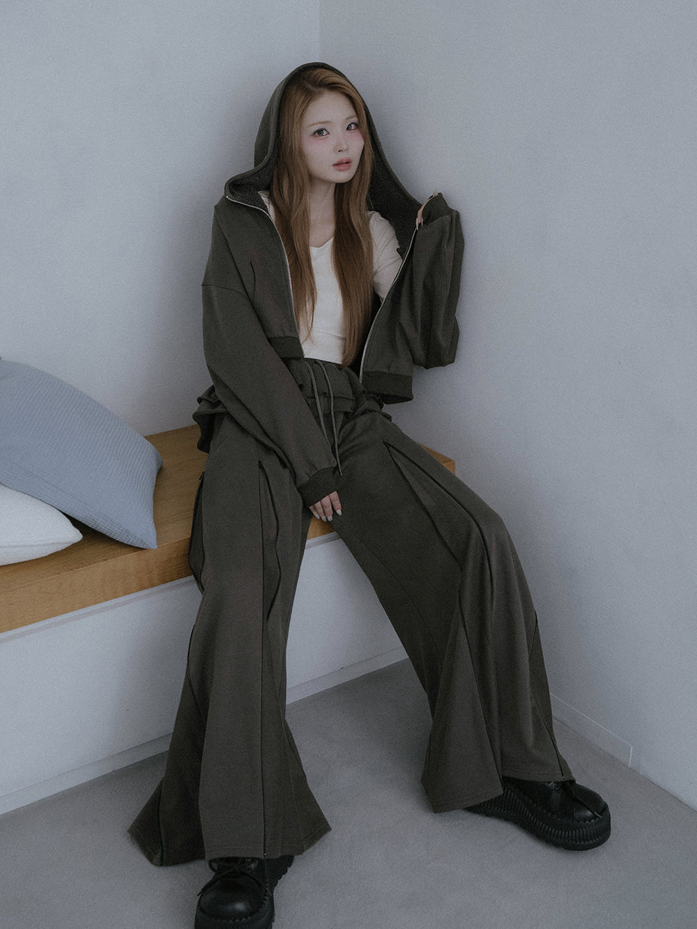 モデル：163cm（着用サイズ：FREE　着用カラー：C-GRY）