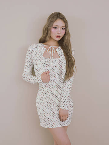 モデル：163cm（着用サイズ：FREE　着用カラー：WHT）