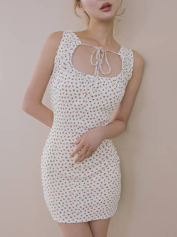 モデル：163cm（着用サイズ：FREE　着用カラー：WHT）