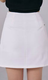 モデル：155cm（着用サイズ：S　着用カラー：WHT）