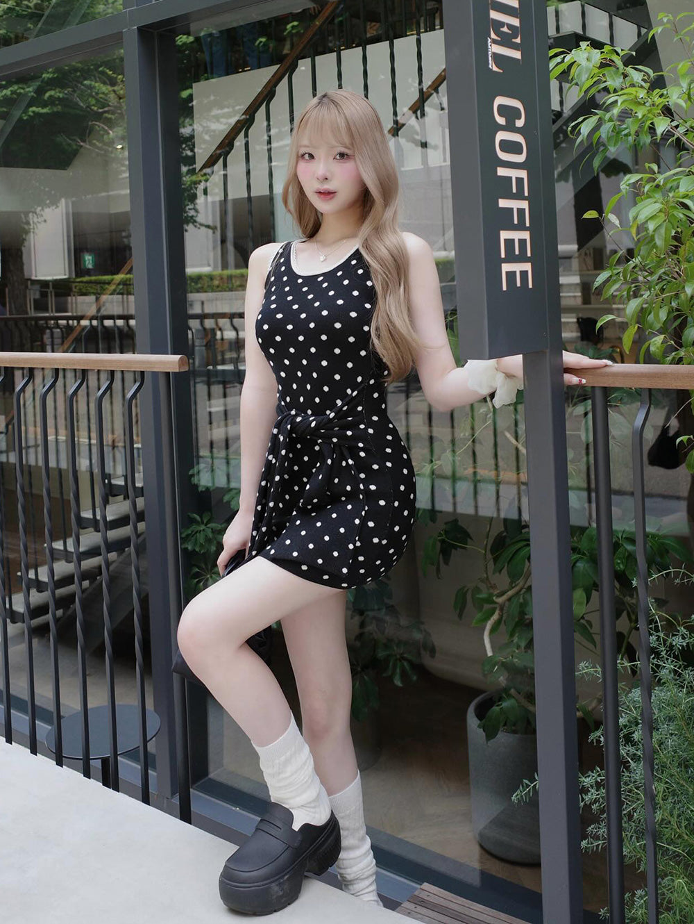 モデル：163cm（着用サイズ：FREE　着用カラー：BLK）