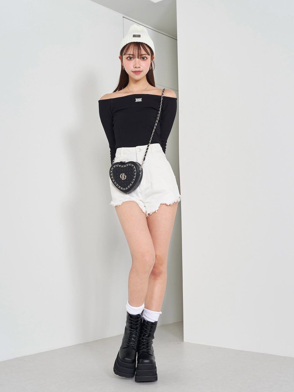 DDオフショルダーカットトップス