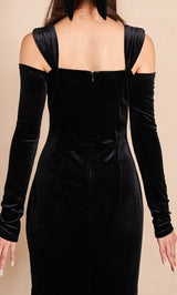 モデル：163cm（着用サイズ：FREE　着用カラー：BLK）