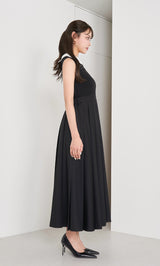 モデル：163cm（着用サイズ：FREE　着用カラー：BLK）