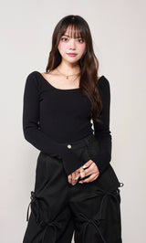モデル：163cm（着用サイズ：FREE　着用カラー：BLK）