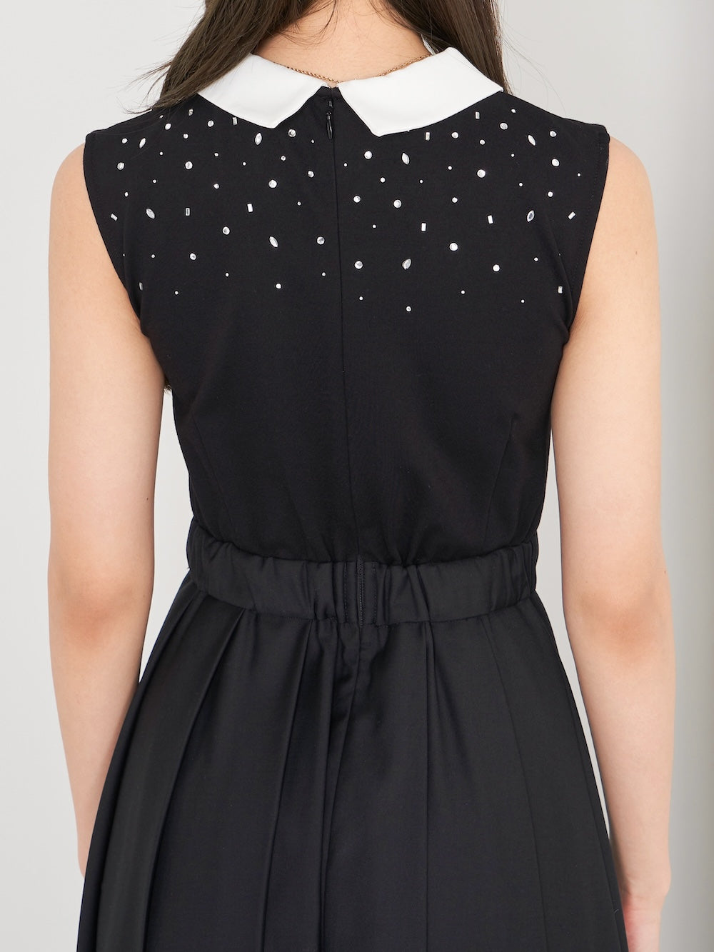 モデル：163cm（着用サイズ：FREE　着用カラー：BLK）