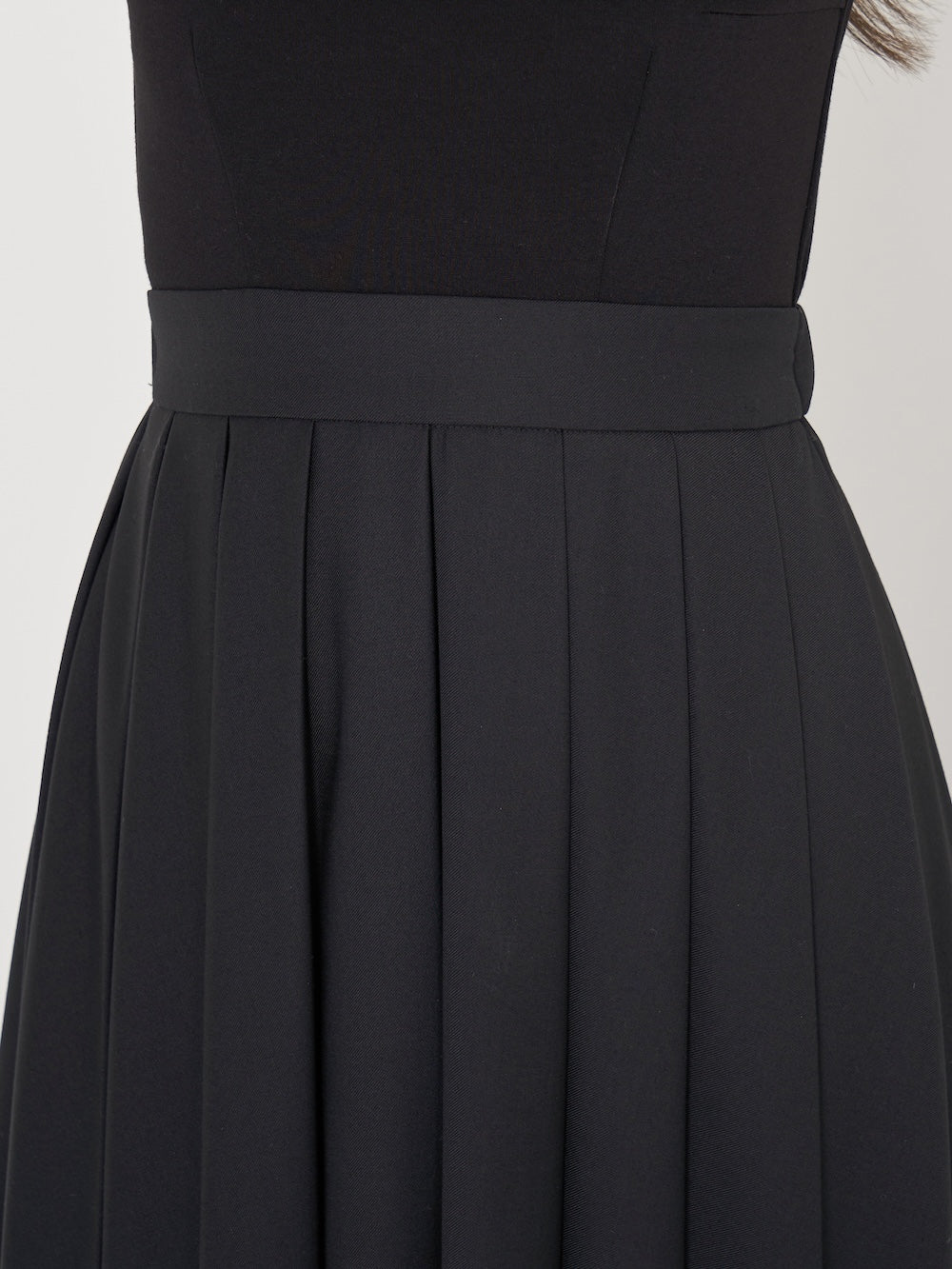 モデル：163cm（着用サイズ：FREE　着用カラー：BLK）