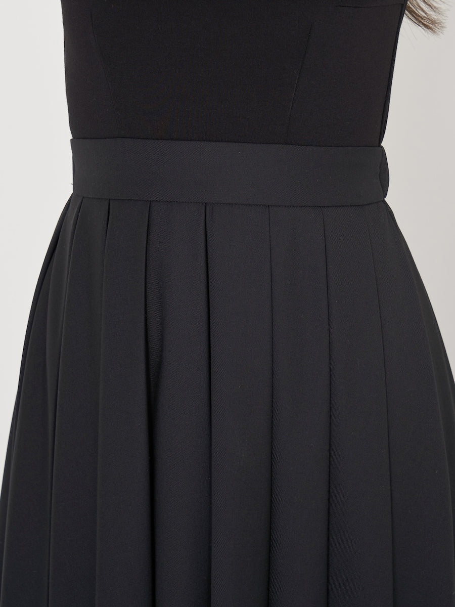 モデル：163cm（着用サイズ：FREE　着用カラー：BLK）