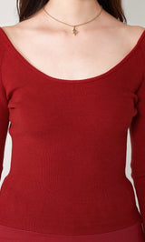 モデル：163cm（着用サイズ：FREE　着用カラー：RED）