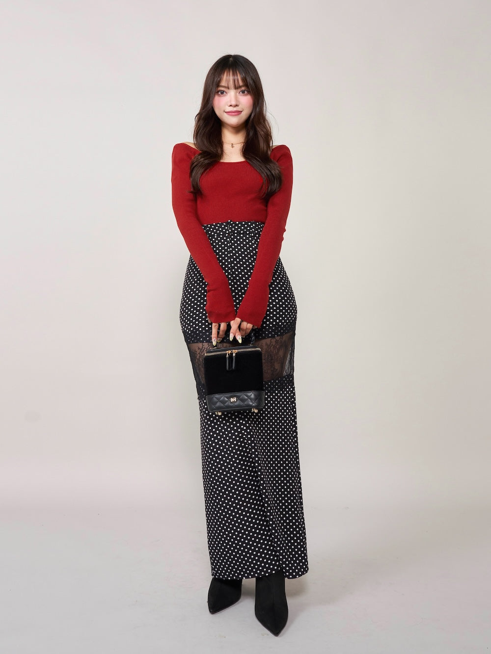 モデル：163cm（着用サイズ：FREE　着用カラー：RED）