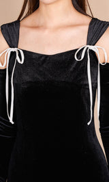 モデル：163cm（着用サイズ：FREE　着用カラー：BLK）